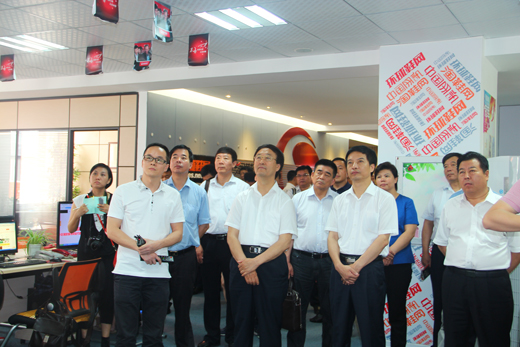 天津市西青區(qū)區(qū)委書(shū)記周家彪一行蒞臨訊網(wǎng)網(wǎng)絡(luò)參觀取經(jīng)